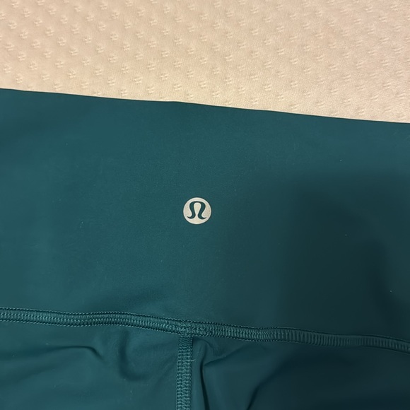 • Lululemon Wunder Under Leggings • - Picture 3 of 7
